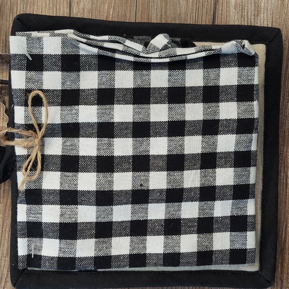 3 Piece Gift Set: Towel, Pot Holder, Cookie Cutter - Picture 4 of 4